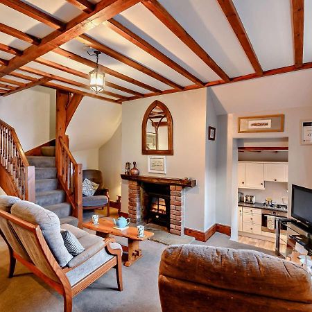 Salty Dog Cottage Уитби Экстерьер фото
