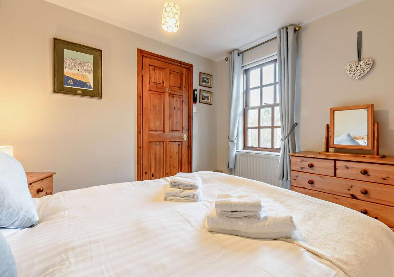Salty Dog Cottage Уитби Экстерьер фото