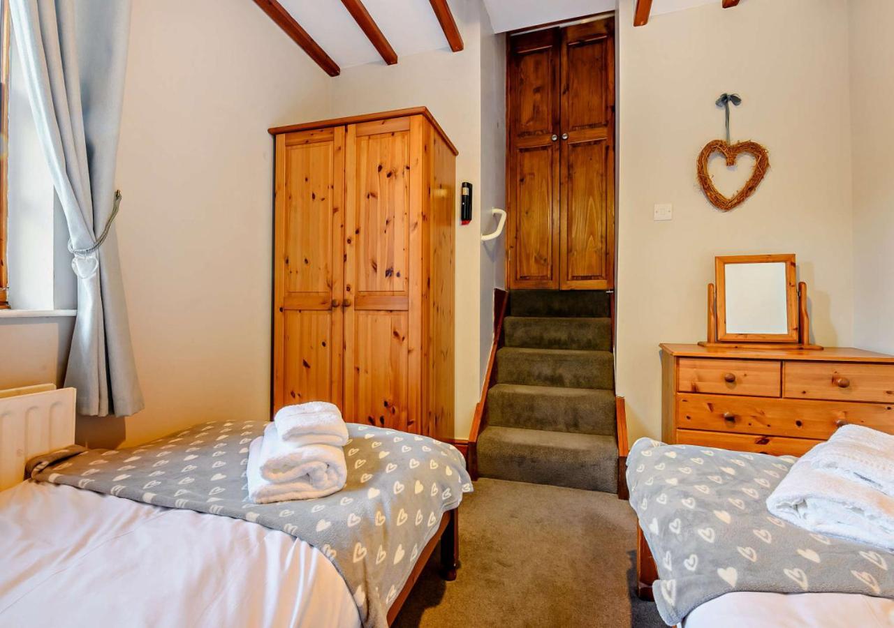 Salty Dog Cottage Уитби Экстерьер фото