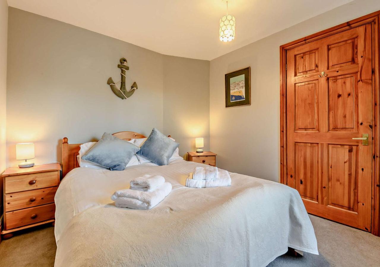 Salty Dog Cottage Уитби Экстерьер фото