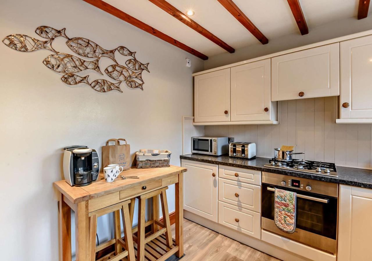 Salty Dog Cottage Уитби Экстерьер фото