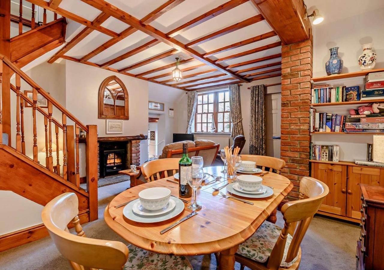 Salty Dog Cottage Уитби Экстерьер фото