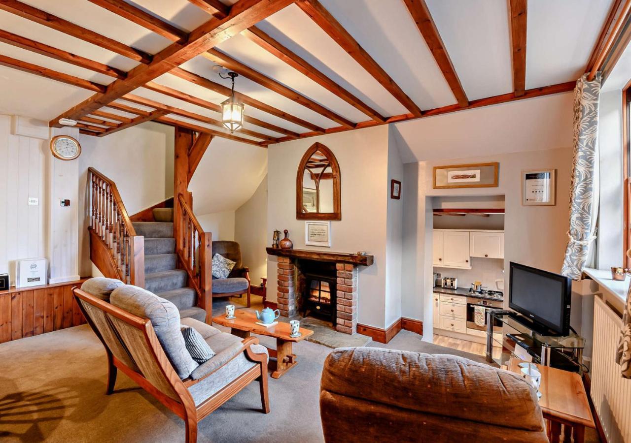 Salty Dog Cottage Уитби Экстерьер фото